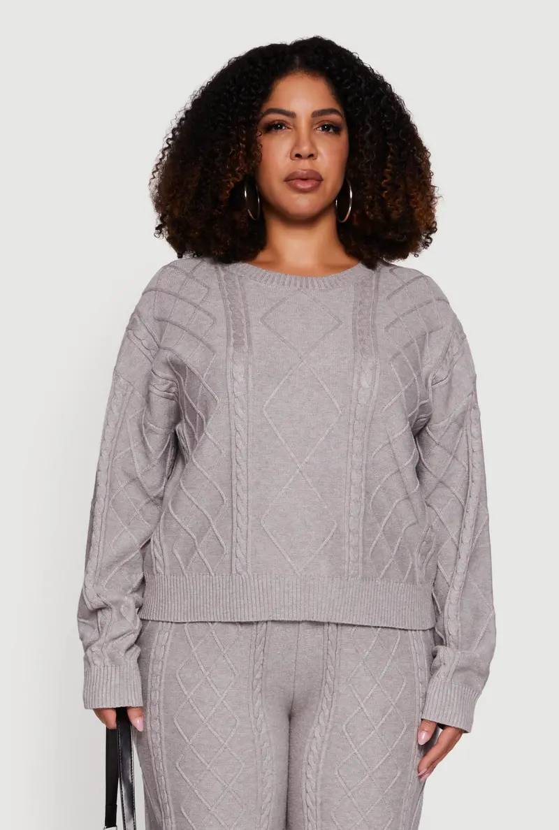 Classic Cable-Knit Crewneck Sweater For Curvy Bodies 1