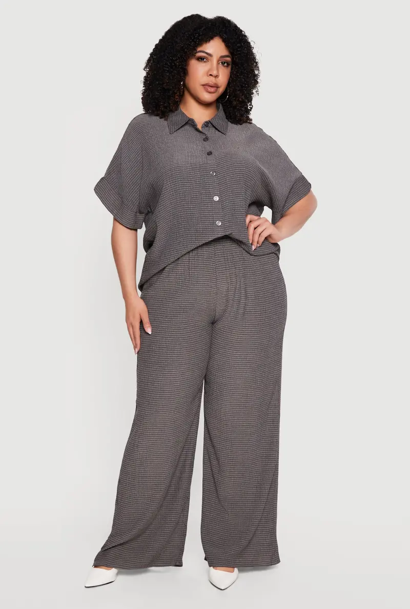 Lightweight Plus Size Seersucker Top With Classic Short Sleeves 1