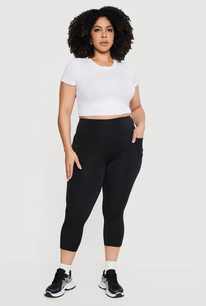 Plus Size Capri-Length Leggings With Functional Side Pockets 1
