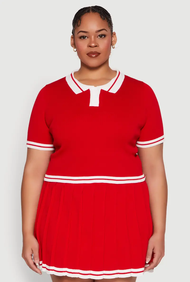 Plus Size Varsity-Style Crop Polo Tee With Daisy Motif 1
