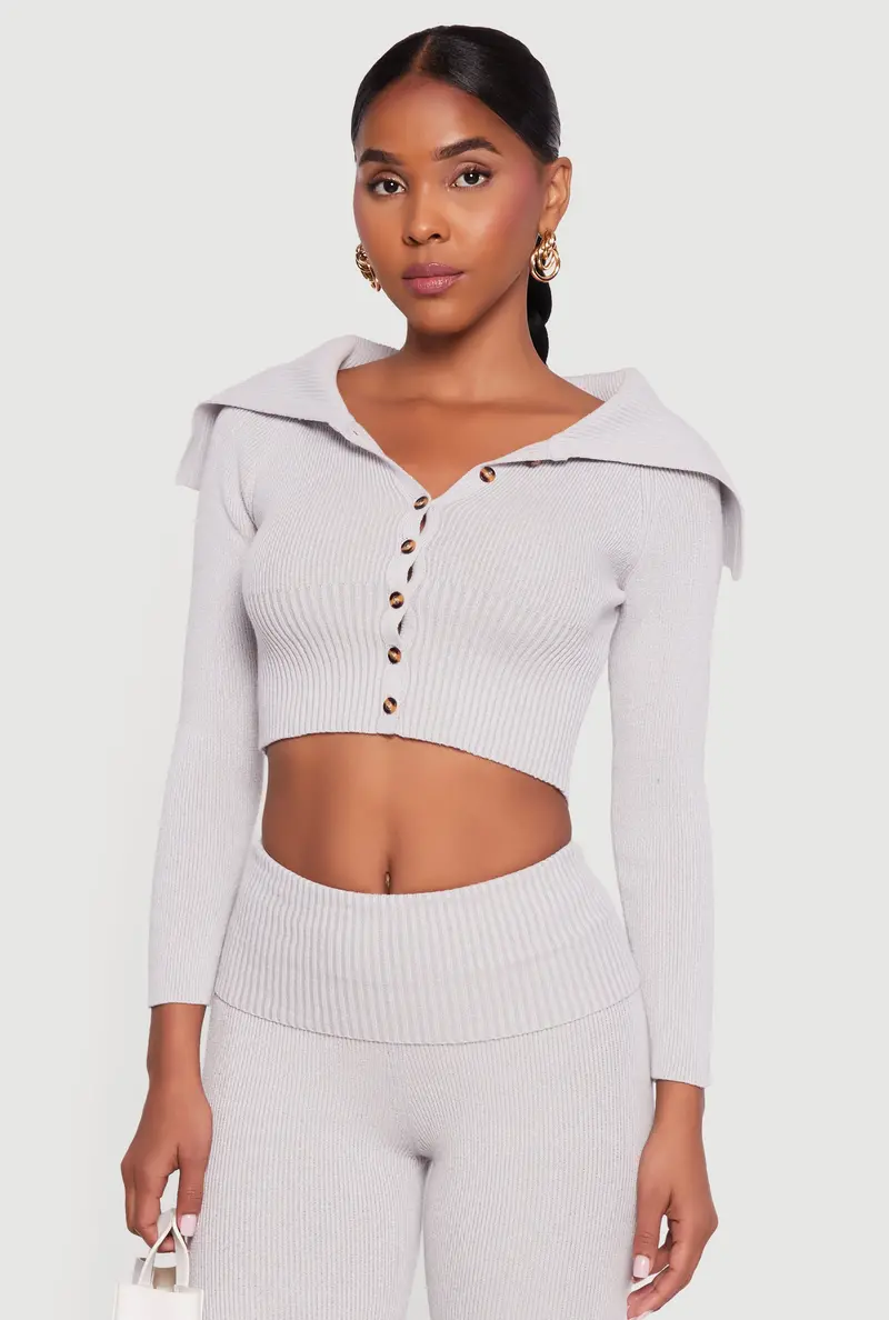 Ribbed Knit Button-Front Sweater With Fold-Over Collar 1